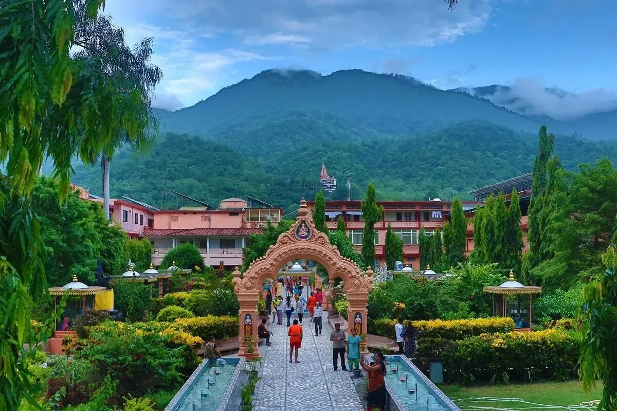 Yoga teacher training and wellness retreat in Rishikesh